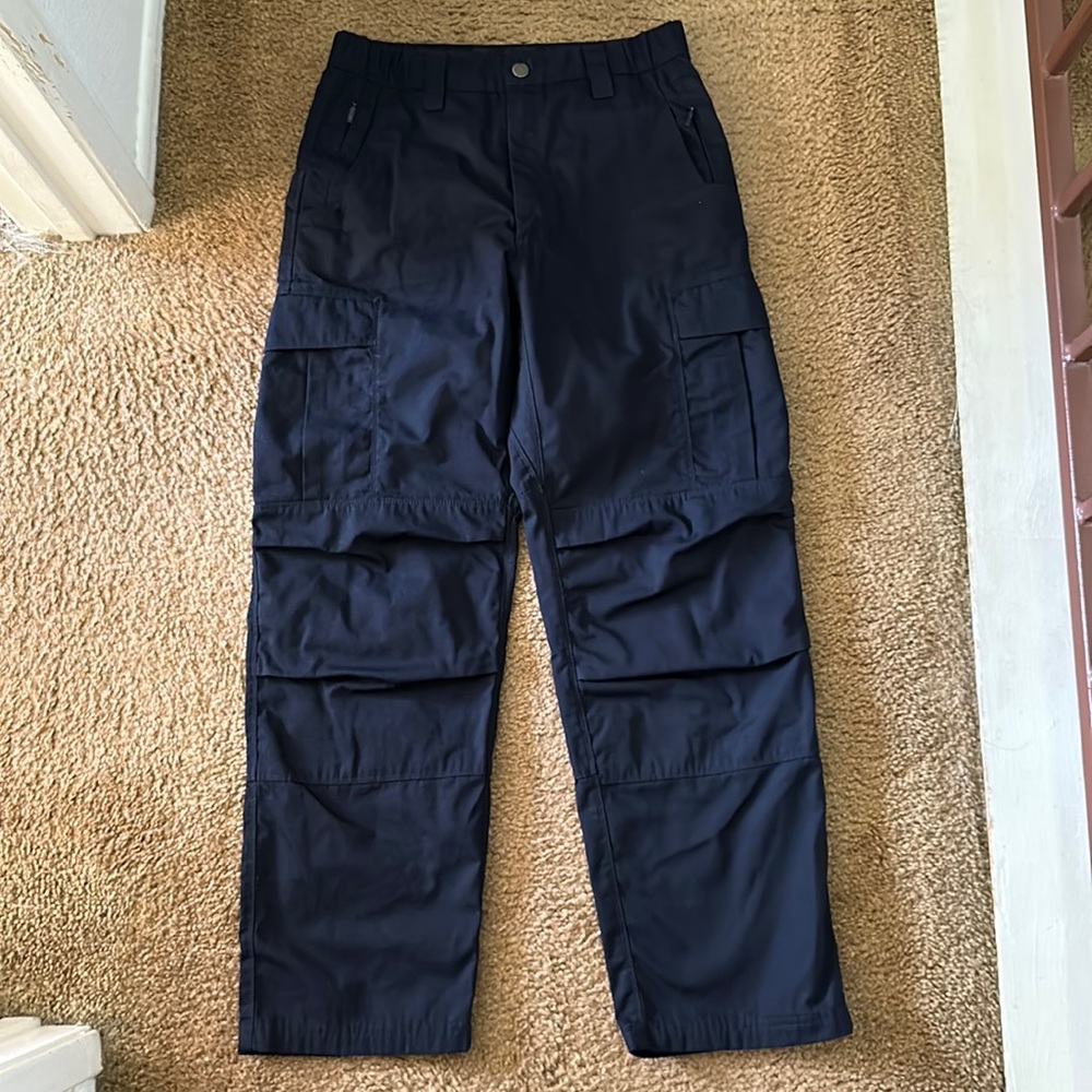 Law enforcement men’s tactical cargo pants in navy blue color size 30 x 30